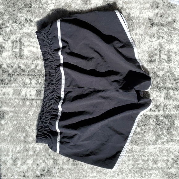Gap Fit Running Shorts ⚫️⚪️ Sz Medium Great Condition!! - Picture 2 of 6